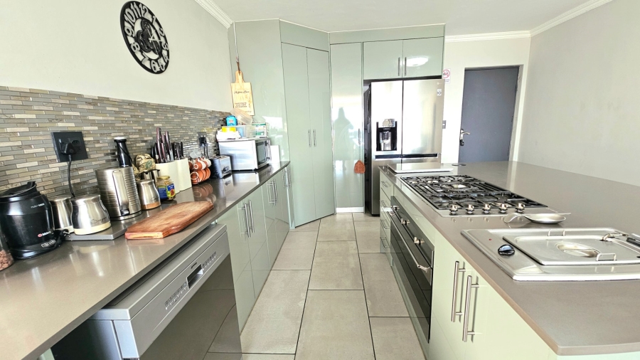5 Bedroom Property for Sale in Sandy Point Beach Estate Western Cape